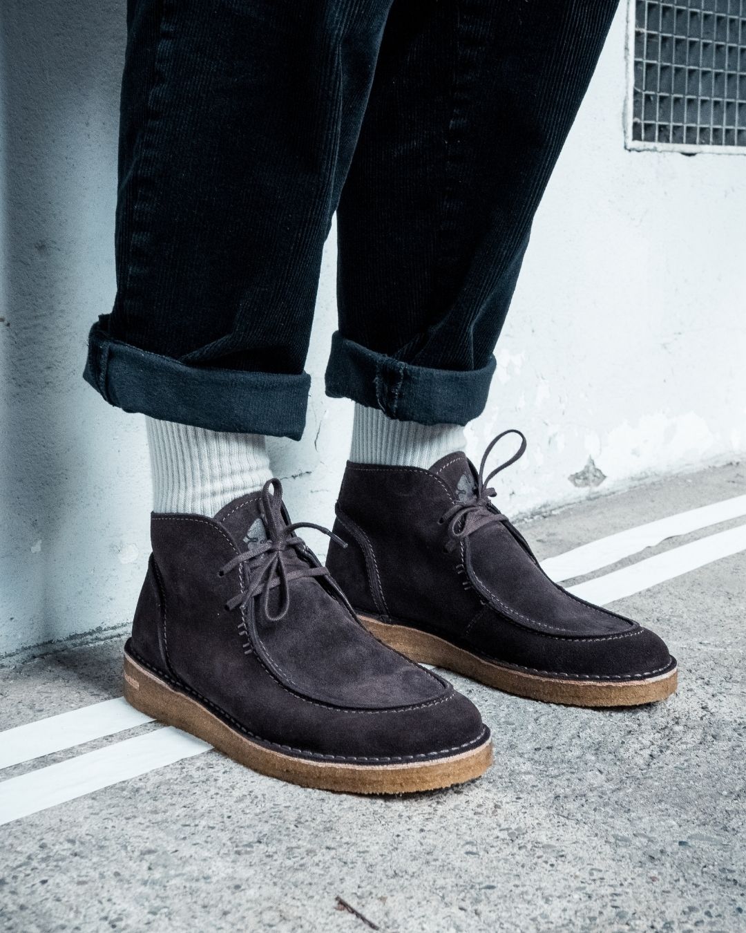 EWALDI - Espresso Suede