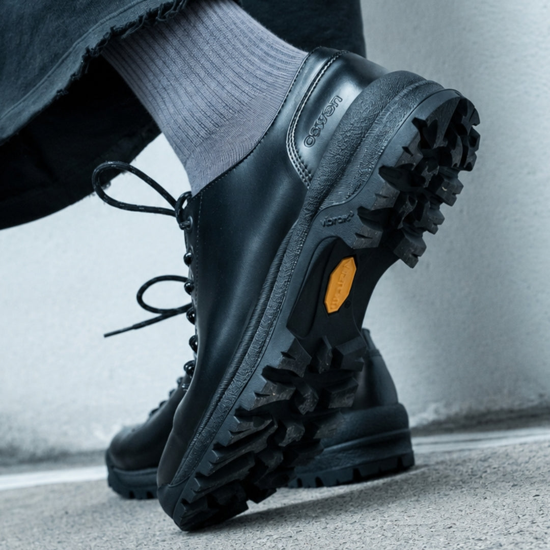 OSWEN City Explorer Low black leather lace-up shoes worn outdoors.