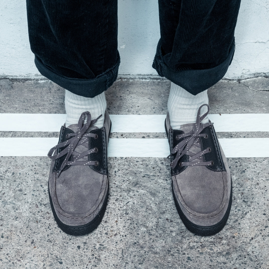 OSWEN Konrad Low shoes in Taupe suede and leather worn with casual trousers.