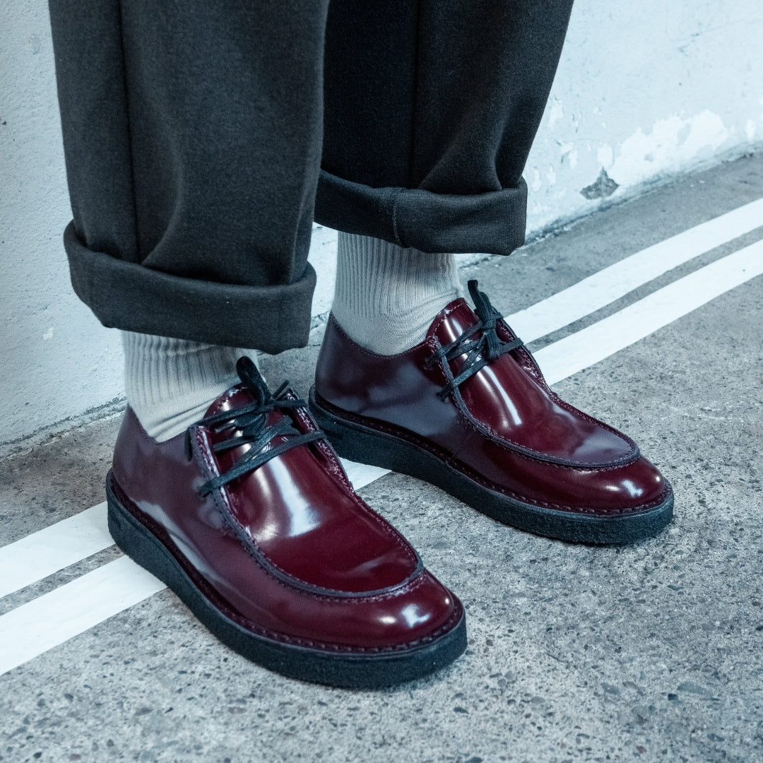 OSWEN Ewaldi Polido Low shoes in Bordeaux Italian Polido leather worn outdoors.