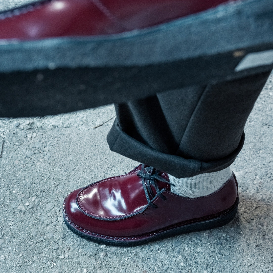 OSWEN Ewaldi Polido Low shoes in Bordeaux Italian Polido leather worn outdoors.